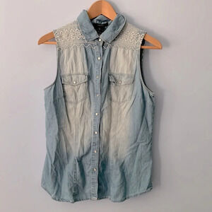 Forever 21 size large sleeveless pearl snap Embroidered chambray collared shirt